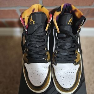 Air Jordan 1 Mid SE